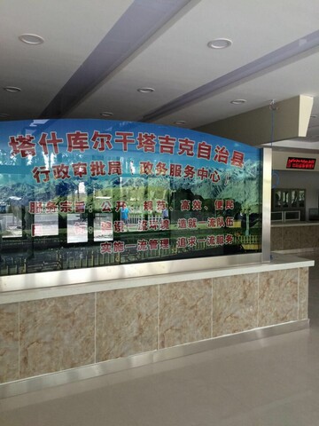 新疆自治區(qū)塔縣政務(wù)服務(wù)中心叫號(hào)系統(tǒng)、信息發(fā)布系統(tǒng)由米可提供1.jpg
